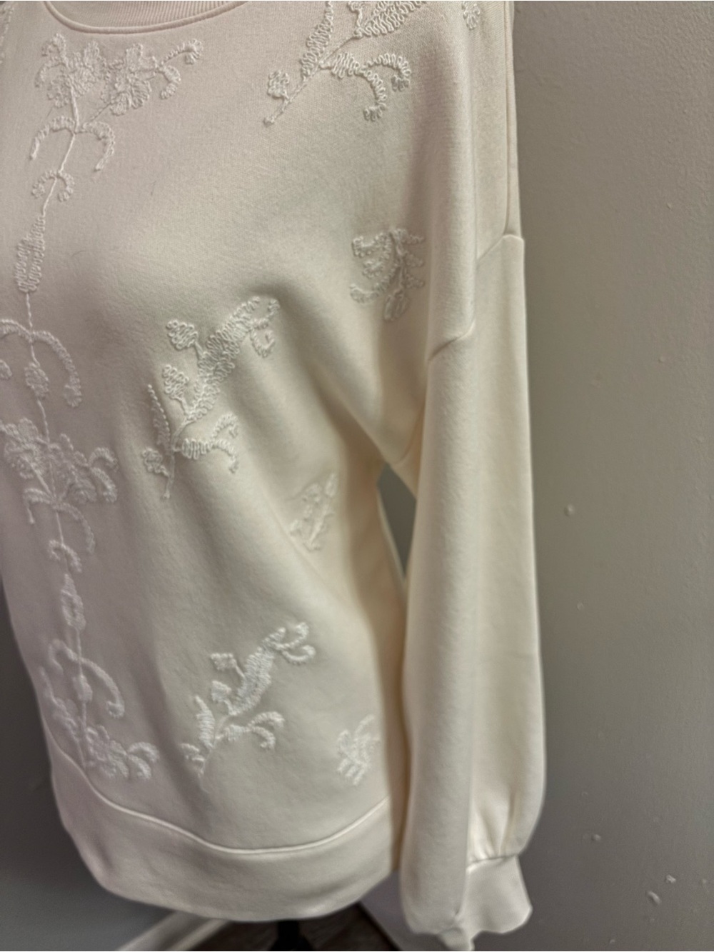 !!NWT!! LOFT Cream Floral Embroidered Terry Puff Sleeve Sweatshirt - Size L - Picture 7 of 12